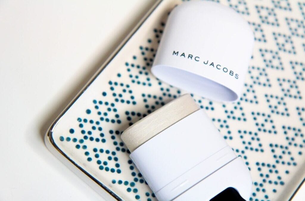 Marc Jacobs Glow Stick in “Candlelight”