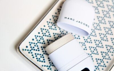 Marc Jacobs Glow Stick in “Candlelight”